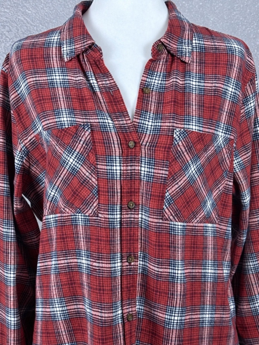 Universal Thread Red Plaid button down Long Sleeve Shirt 100% Cotton Size Medium - Picture 3 of 9